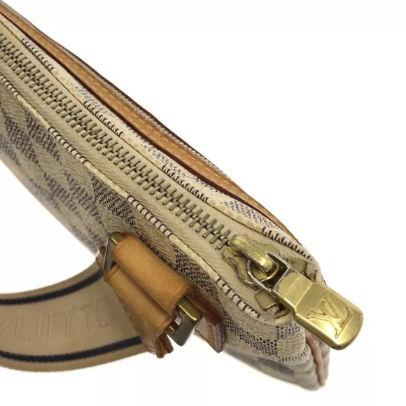 Louis Vuitton Checkered Shoulder Bag in Cream and Brown - Picture 9 of 12